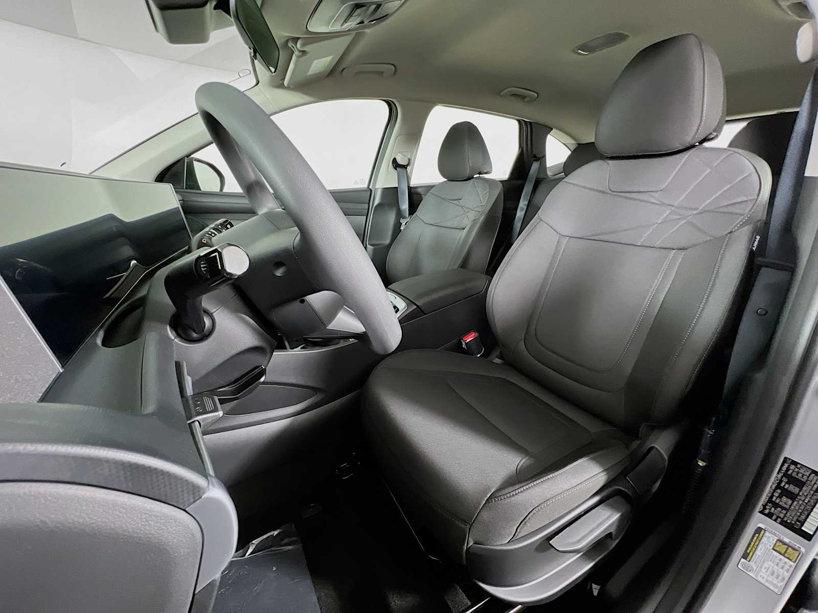 2025 Hyundai Tucson SE - Photo 12