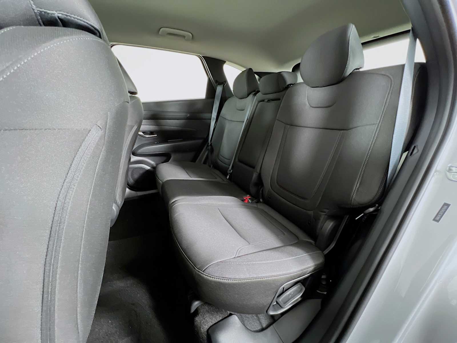 2025 Hyundai Tucson SE - Photo 13