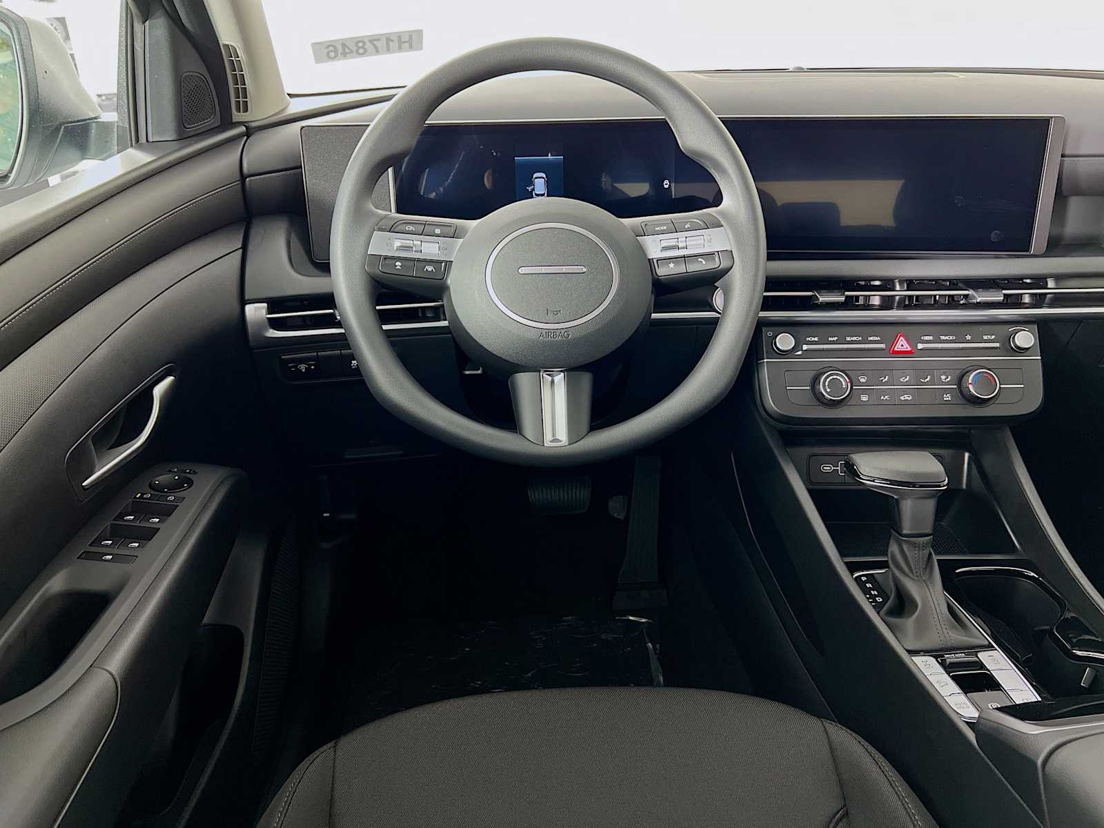 2025 Hyundai Tucson SE - Photo 14
