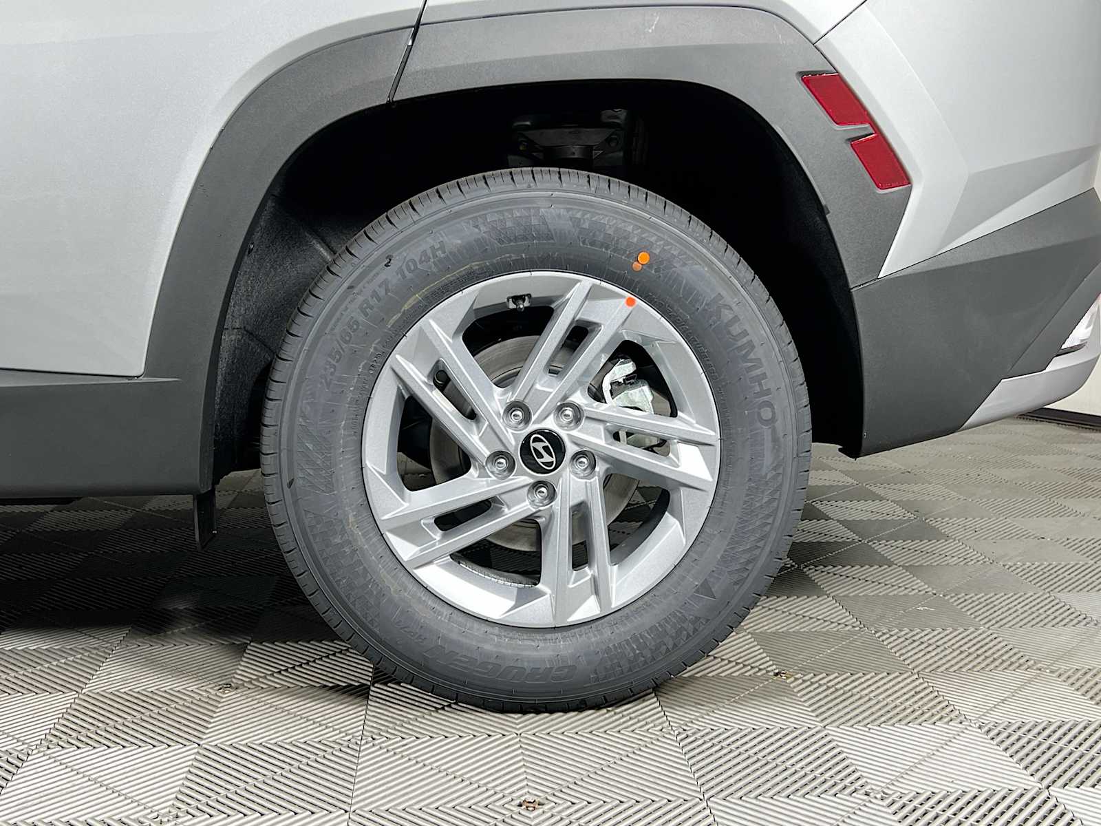 2025 Hyundai Tucson SE - Photo 18