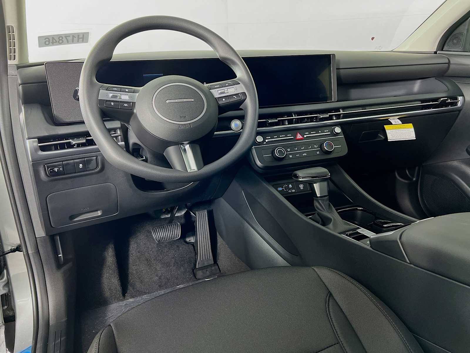 2025 Hyundai Tucson SE - Photo 6