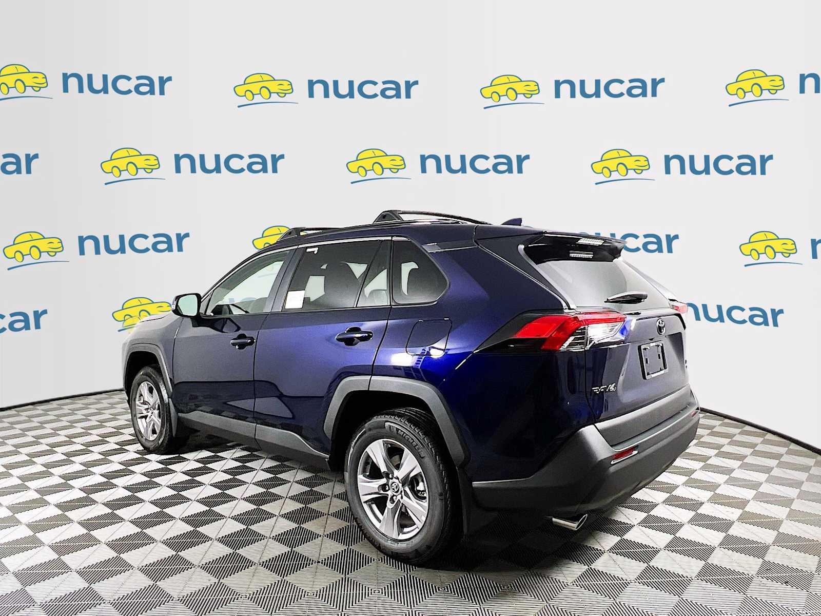 2025 Toyota RAV4 XLE - Photo 4