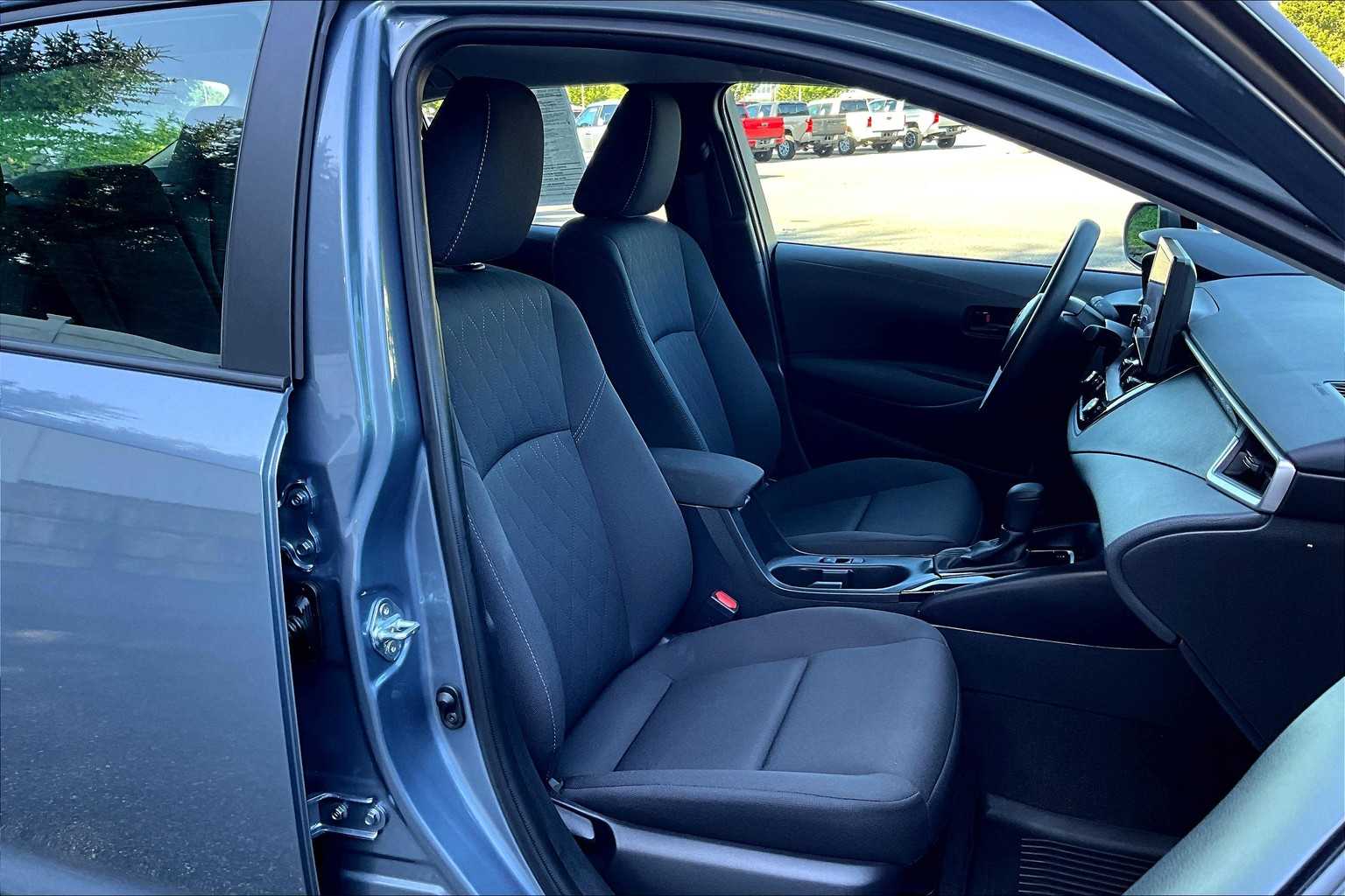 2024 Toyota Corolla LE - Photo 11