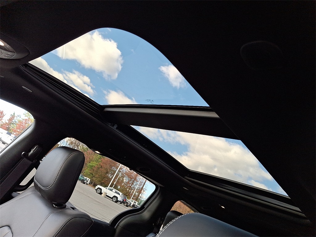 2026 Chrysler Pacifica Select - Photo 12