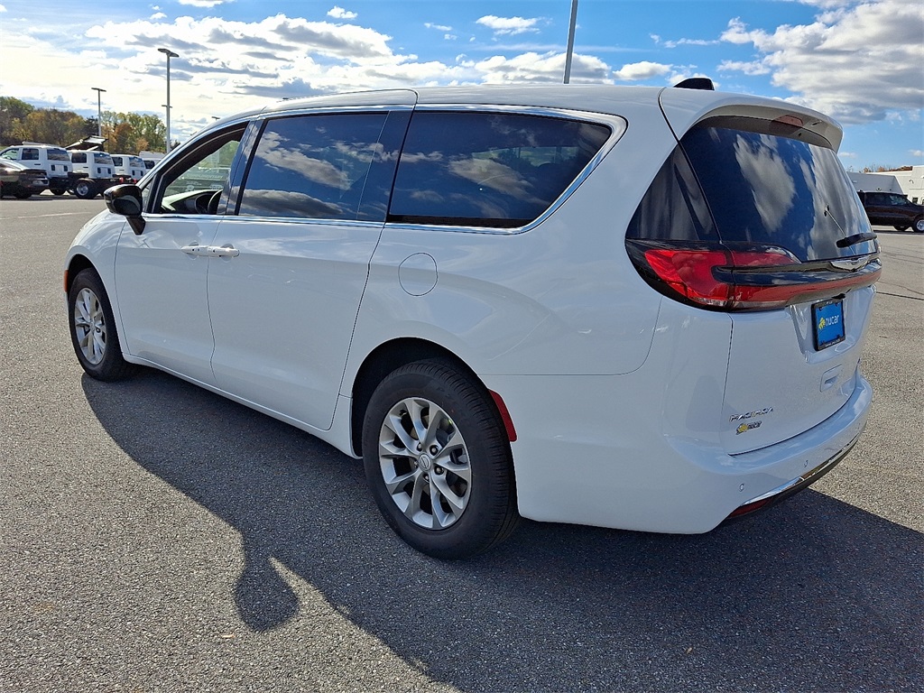2026 Chrysler Pacifica Select - Photo 3