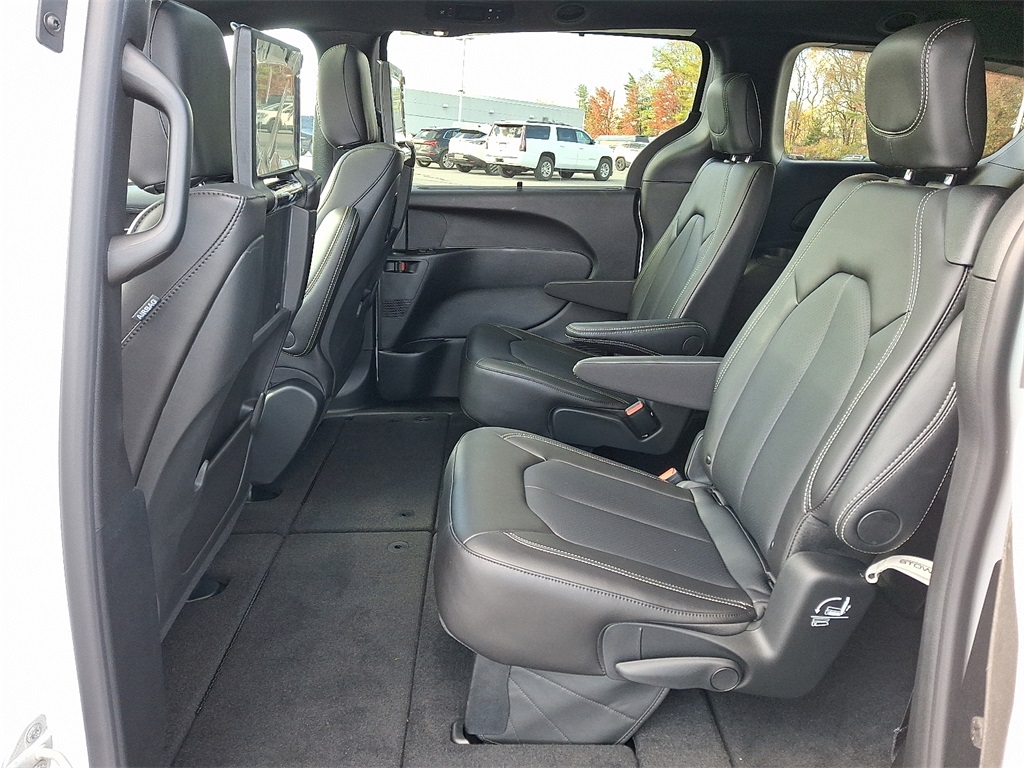 2026 Chrysler Pacifica Select - Photo 6