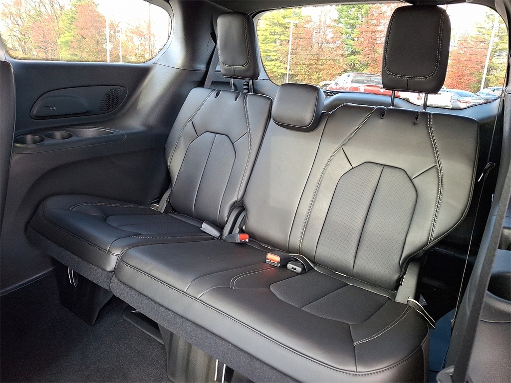 2026 Chrysler Pacifica Select - Photo 7