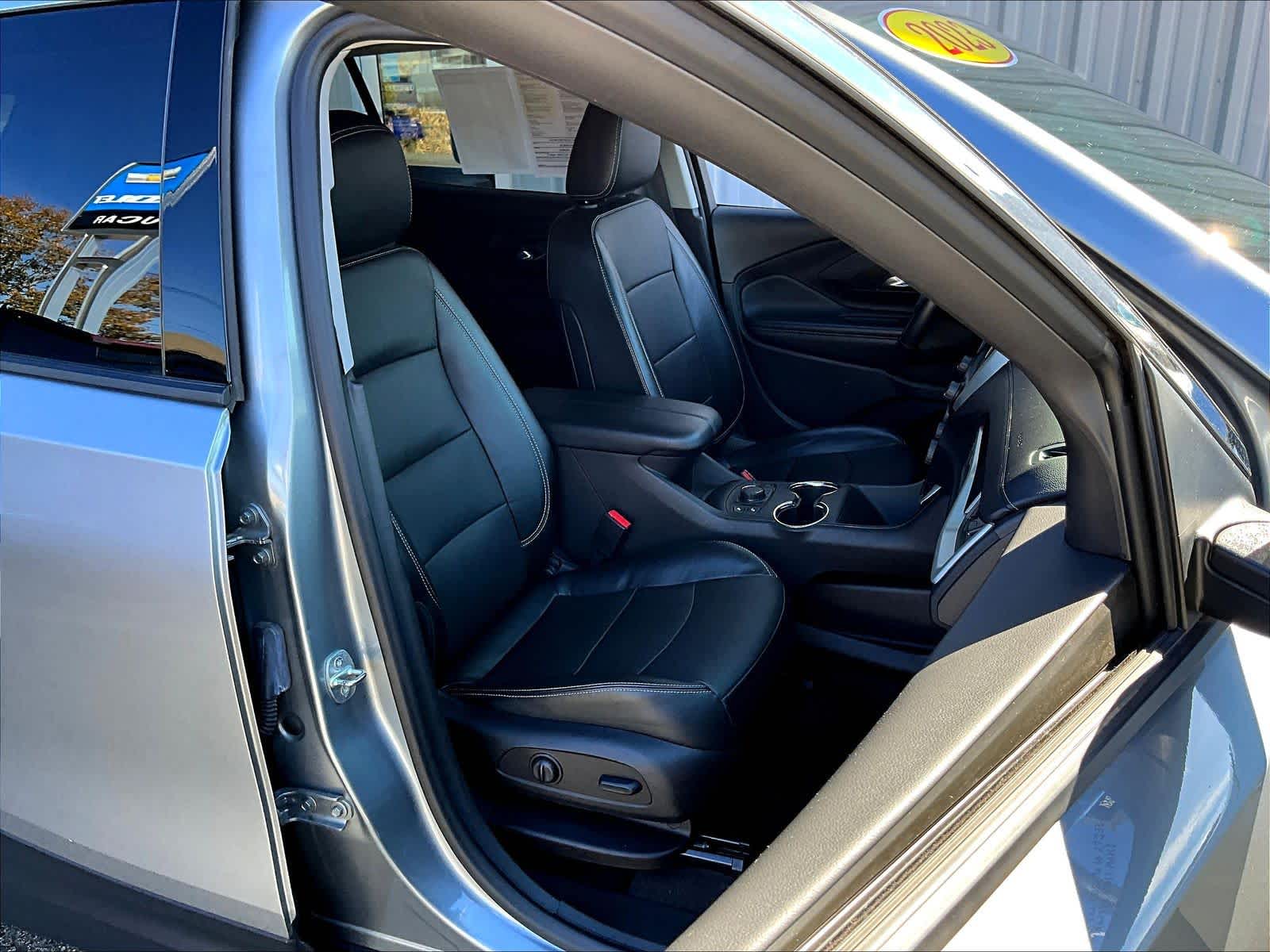 2023 GMC Terrain SLT - Photo 11