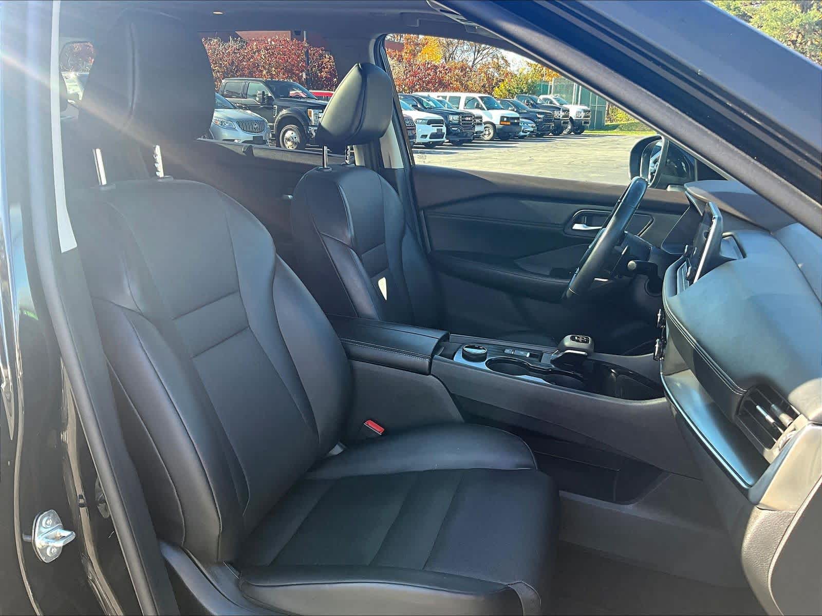 2023 Nissan Rogue SV - Photo 11