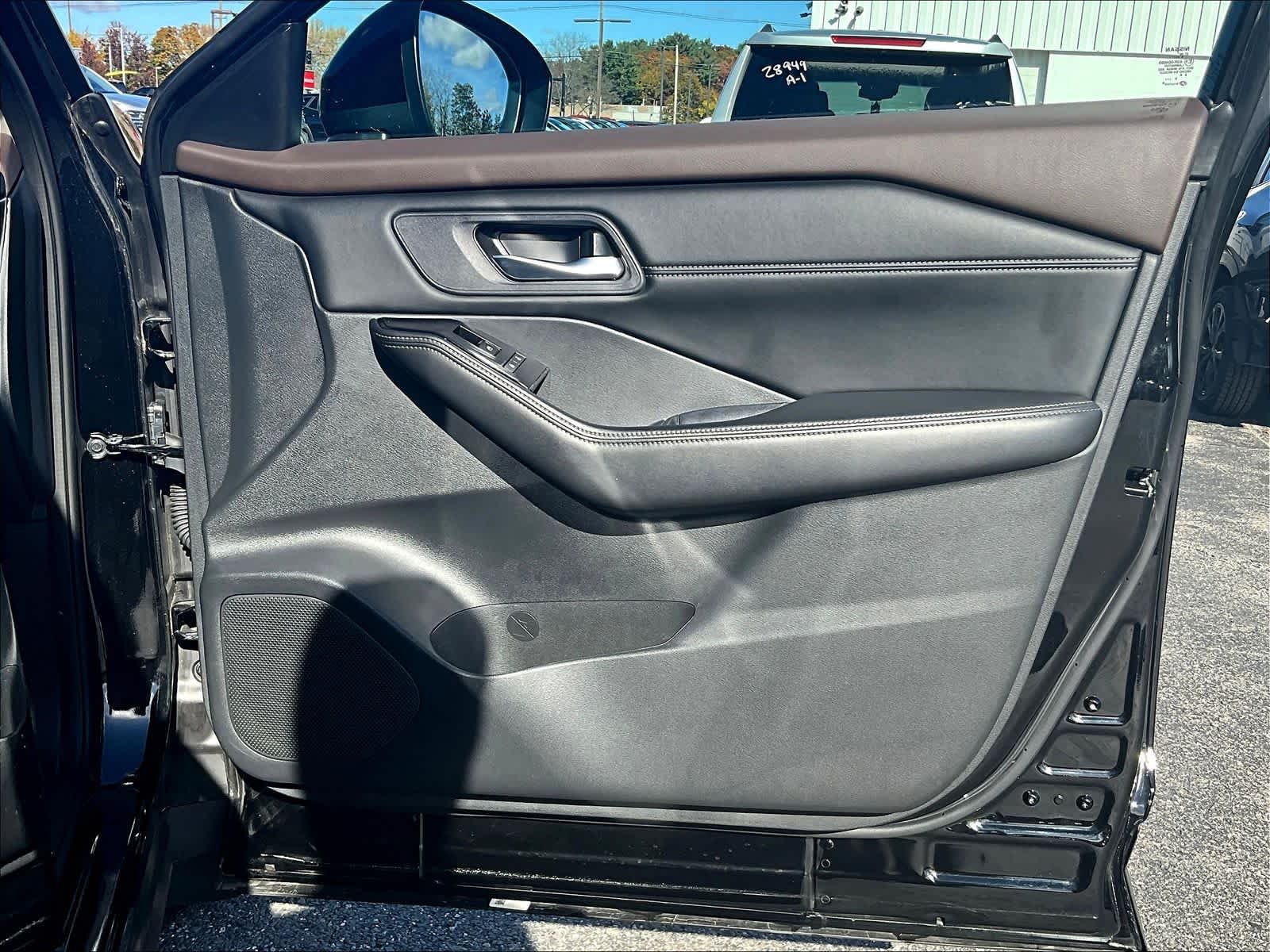 2023 Nissan Rogue SV - Photo 12