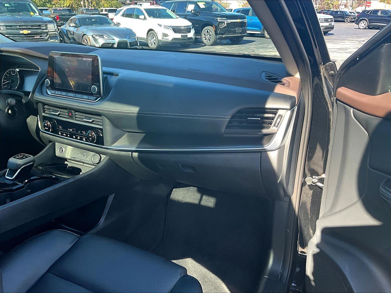 2023 Nissan Rogue SV - Photo 13