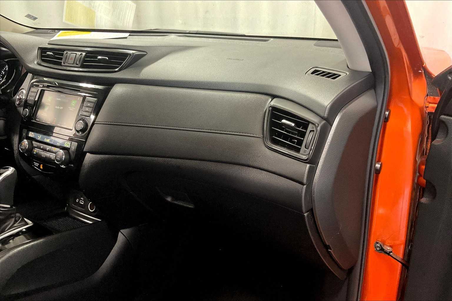 2018 Nissan Rogue SV - Photo 11