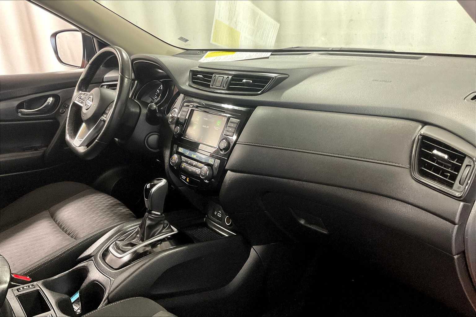 2018 Nissan Rogue SV - Photo 12
