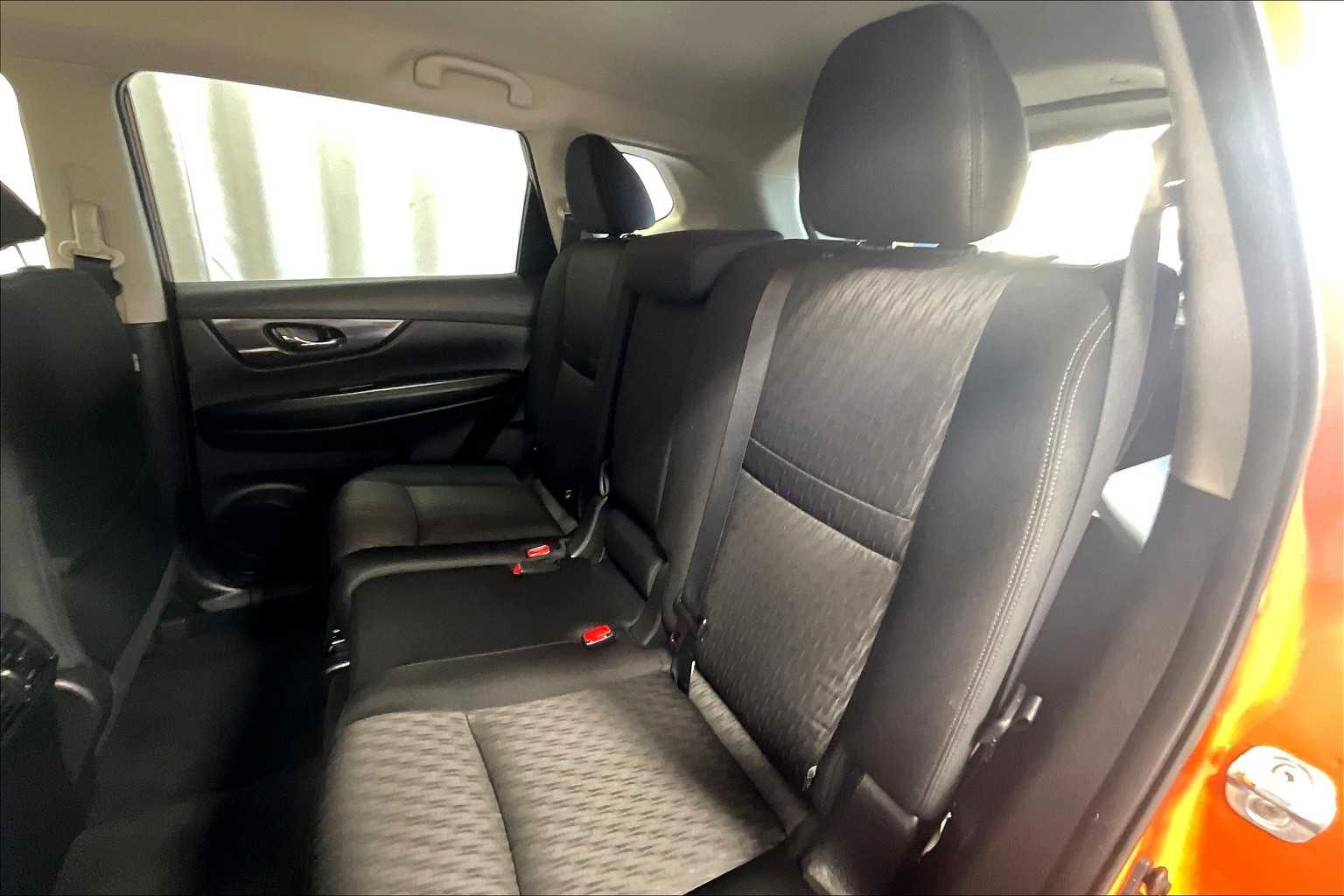 2018 Nissan Rogue SV - Photo 13