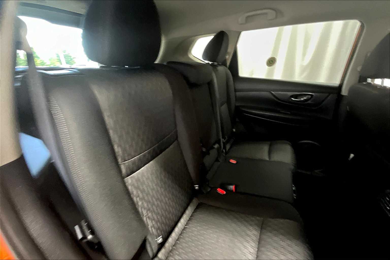 2018 Nissan Rogue SV - Photo 14