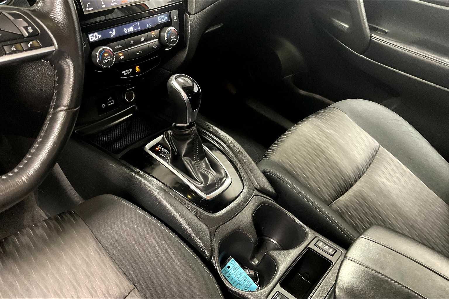 2018 Nissan Rogue SV - Photo 17