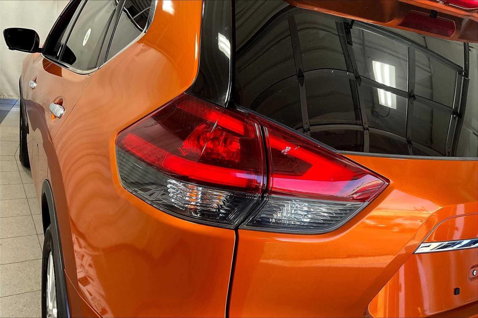2018 Nissan Rogue SV - Photo 28
