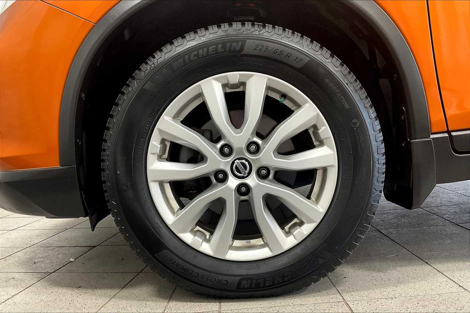 2018 Nissan Rogue SV - Photo 6