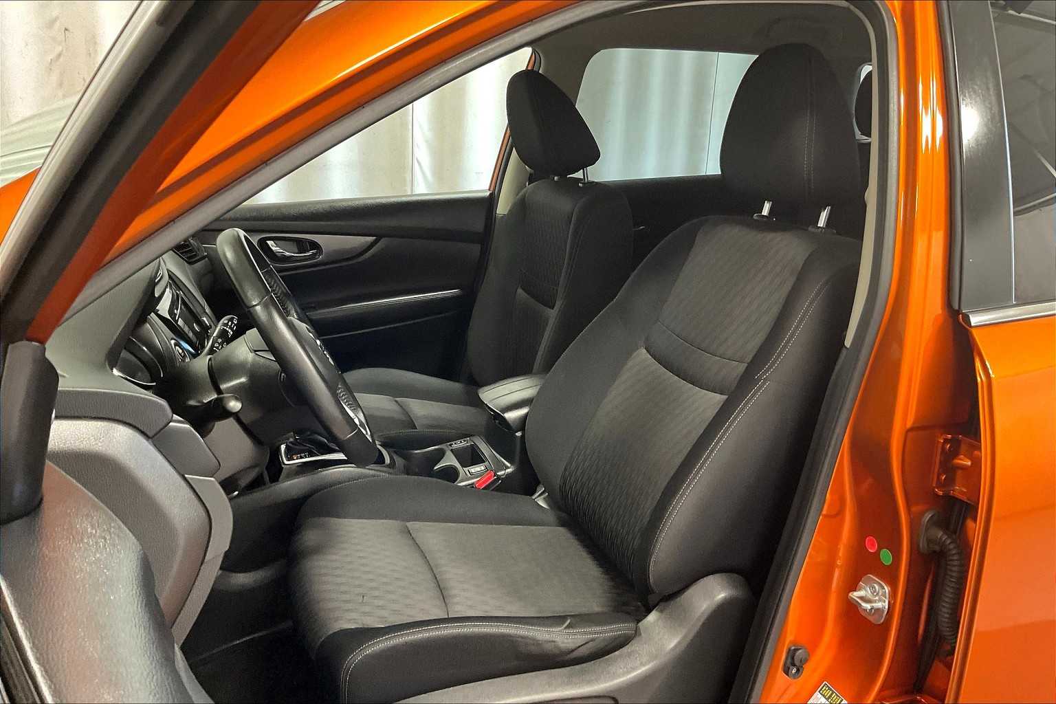 2018 Nissan Rogue SV - Photo 9