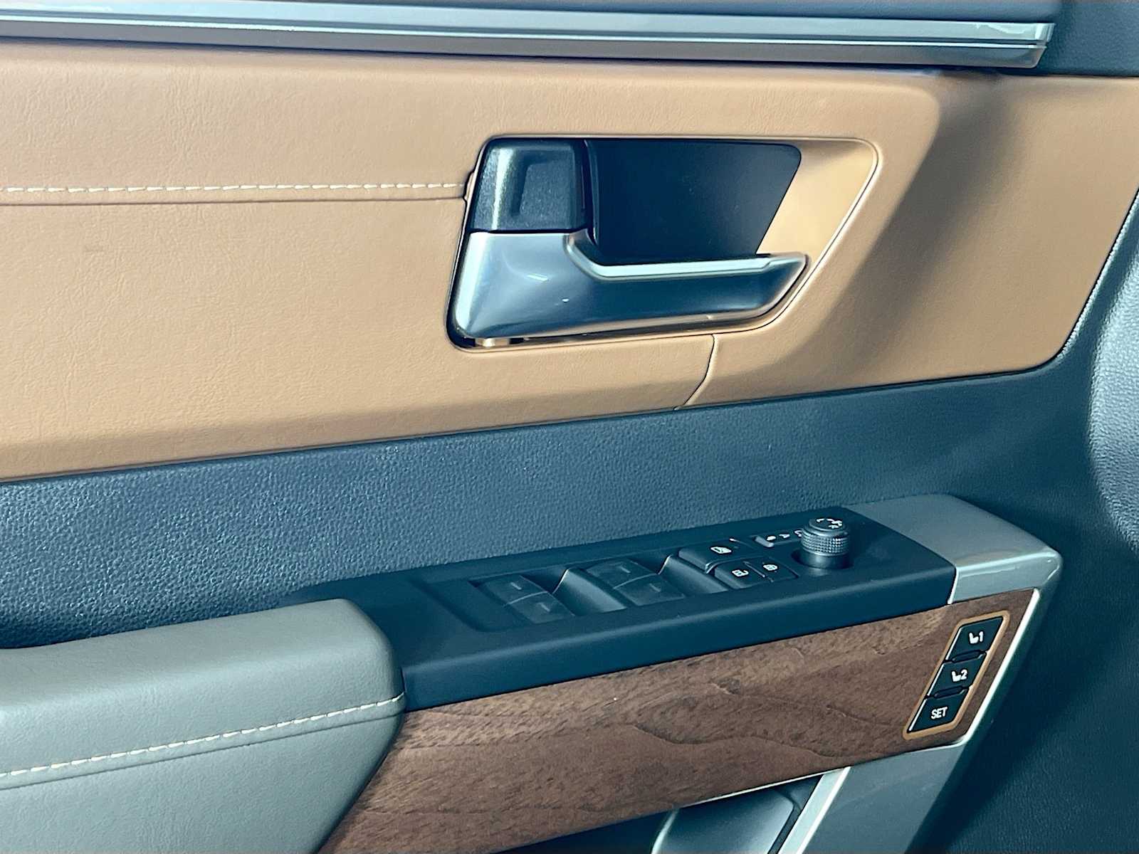 2025 Toyota Tundra 1794 Edition - Photo 16