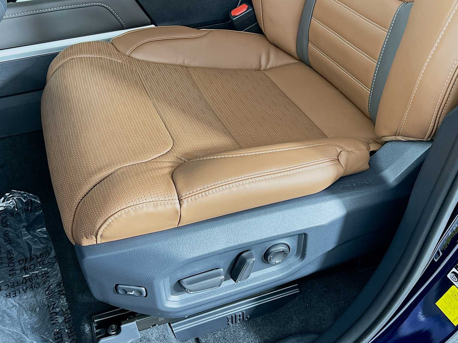 2025 Toyota Tundra 1794 Edition - Photo 17