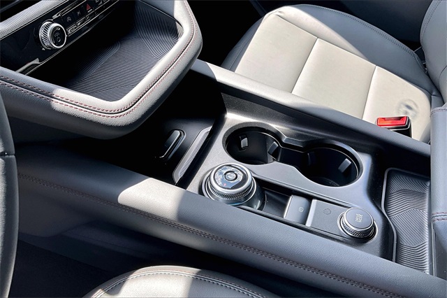 2025 Ford Explorer Active - Photo 9