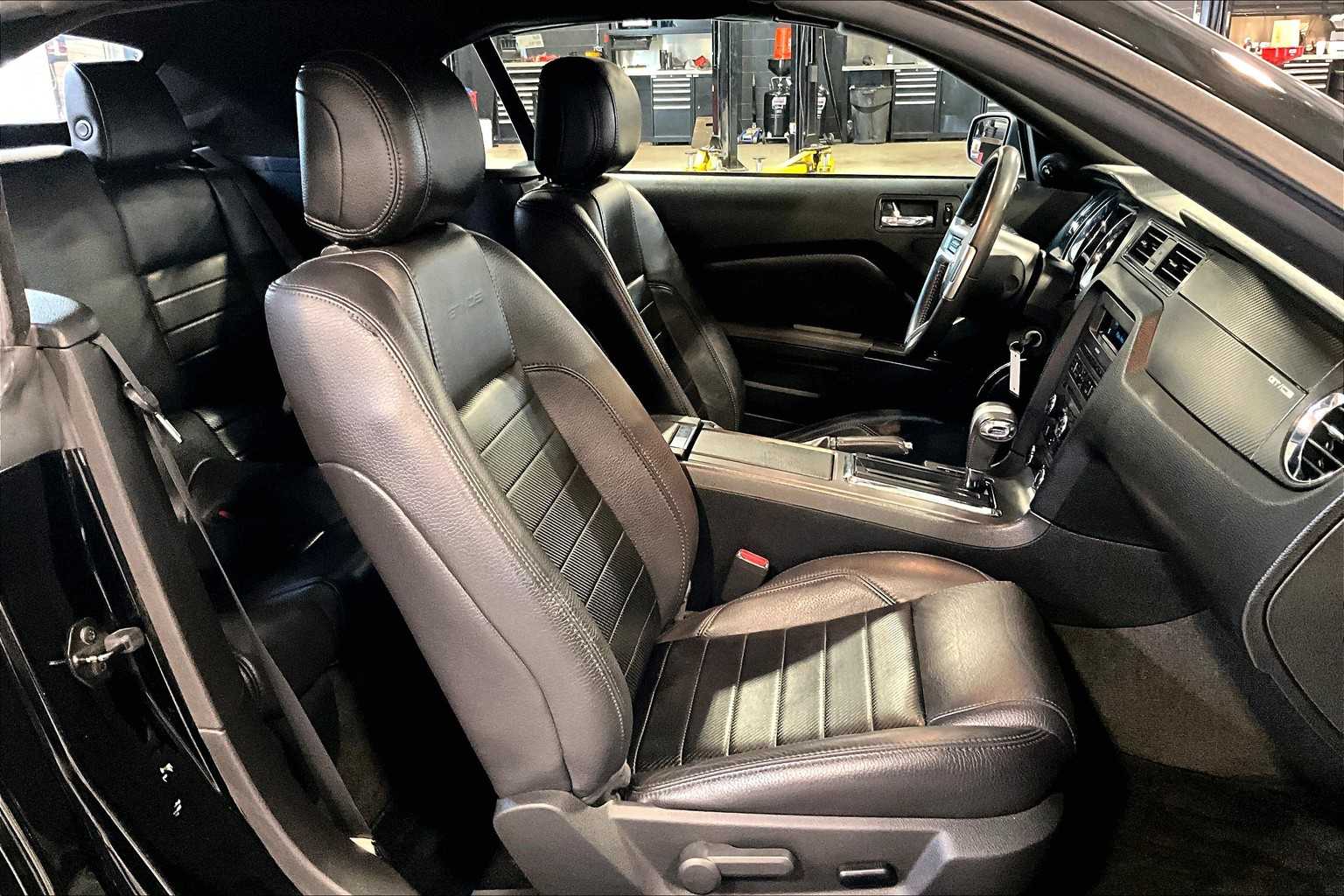 2012 Ford Mustang GT Premium - Photo 11
