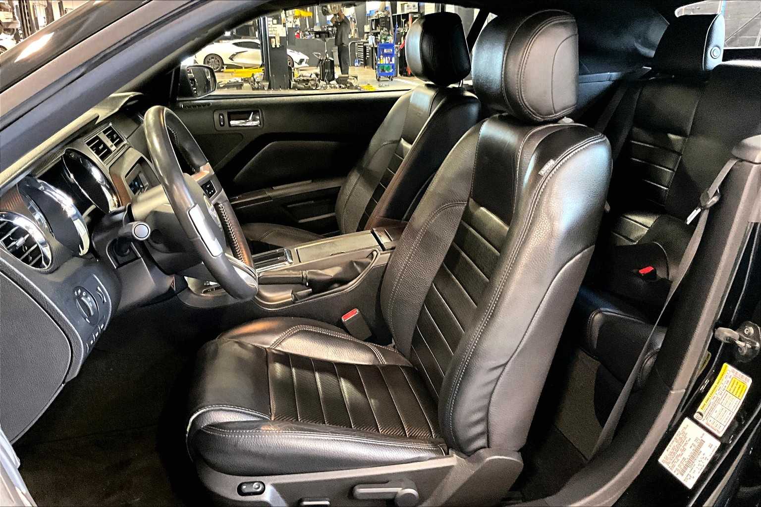 2012 Ford Mustang GT Premium - Photo 10