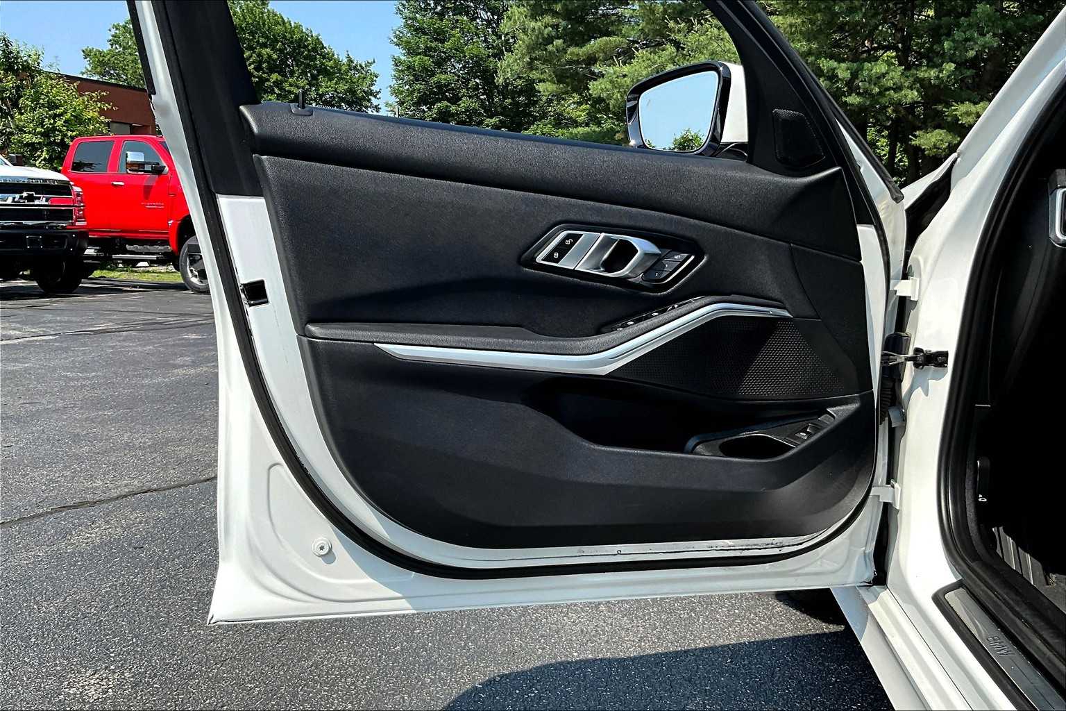 2020 BMW 3 Series 330i xDrive - Photo 9