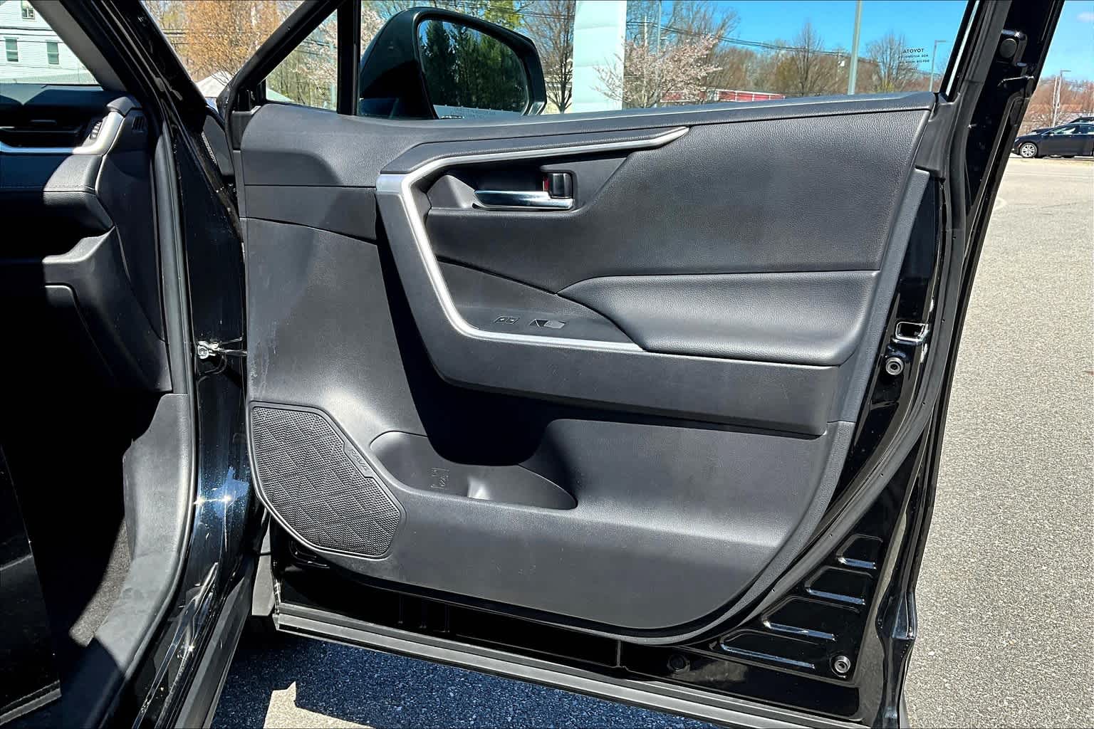 2024 Toyota RAV4 XLE - Photo 12
