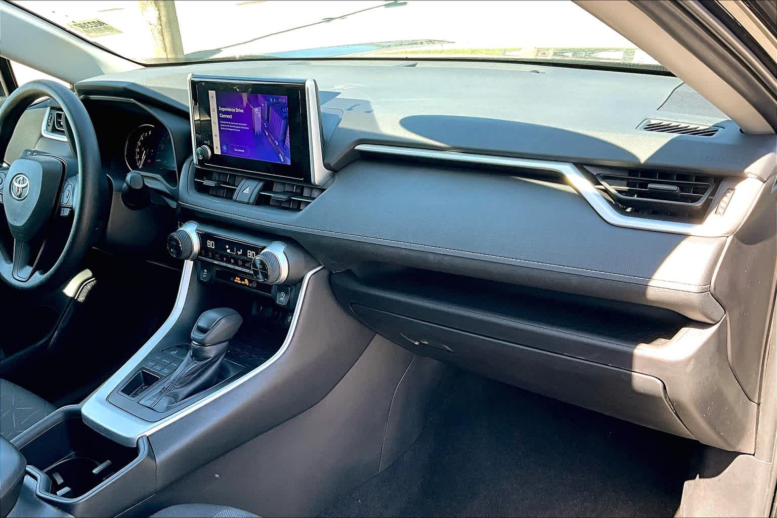 2024 Toyota RAV4 XLE - Photo 14