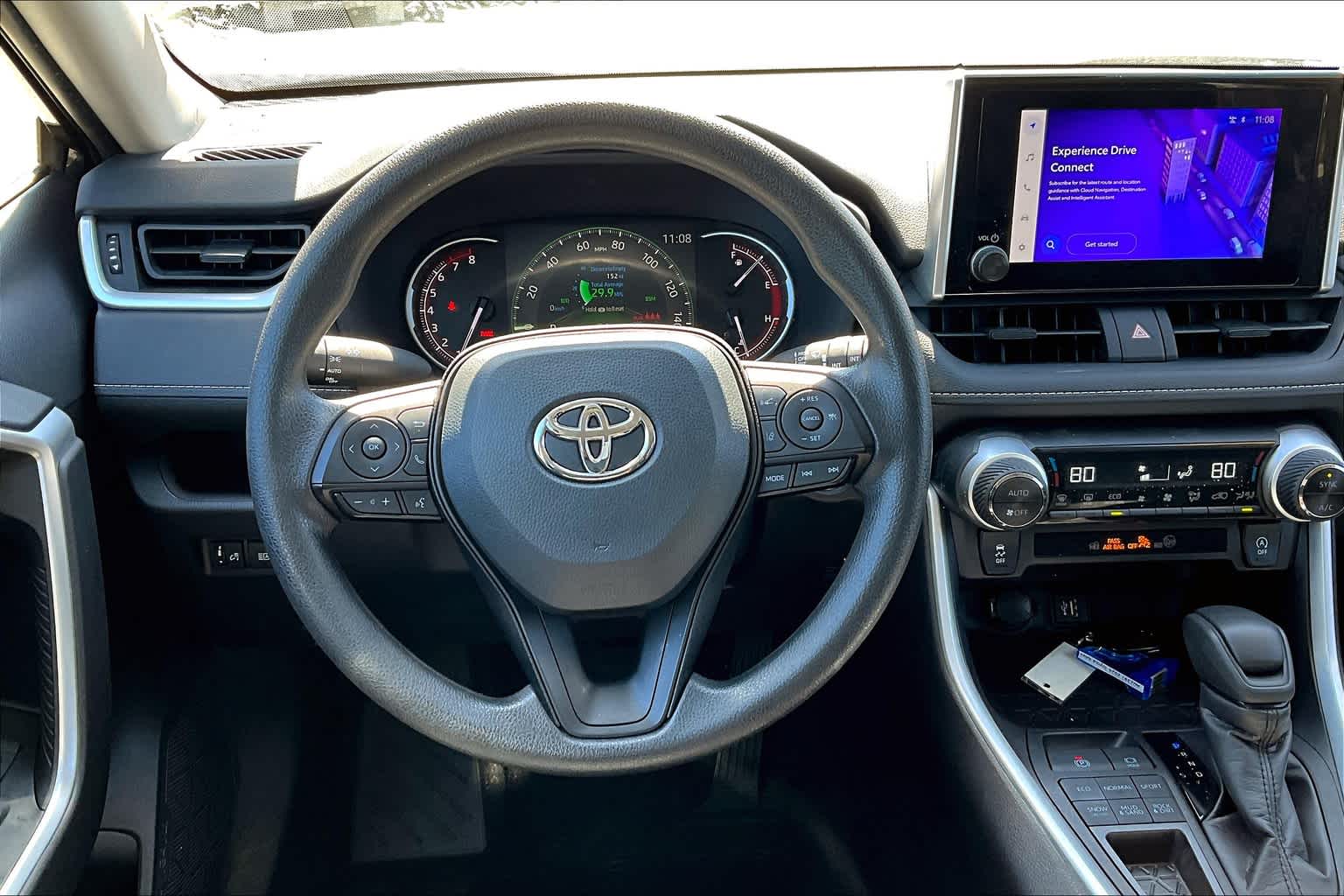 2024 Toyota RAV4 XLE - Photo 17