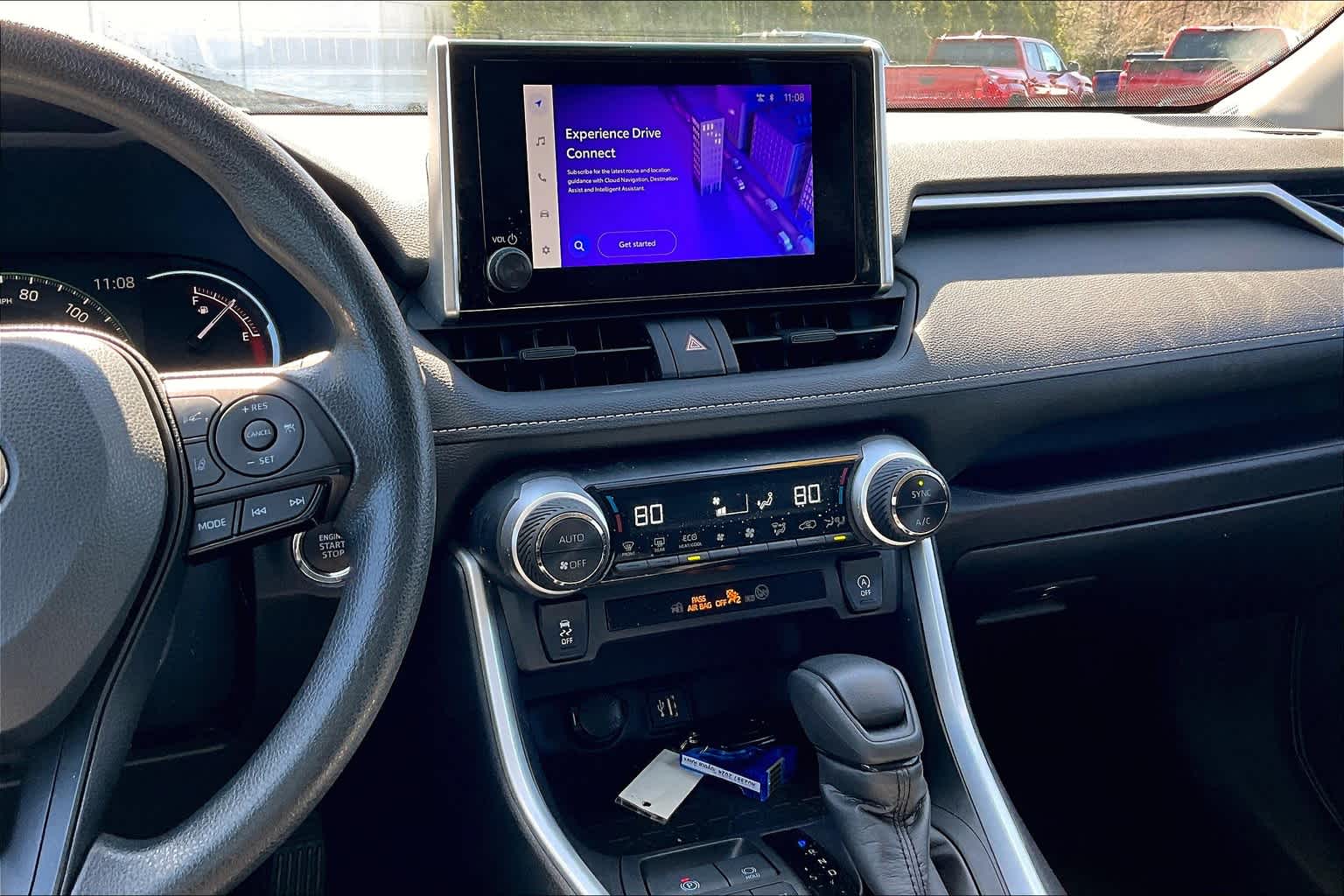 2024 Toyota RAV4 XLE - Photo 18