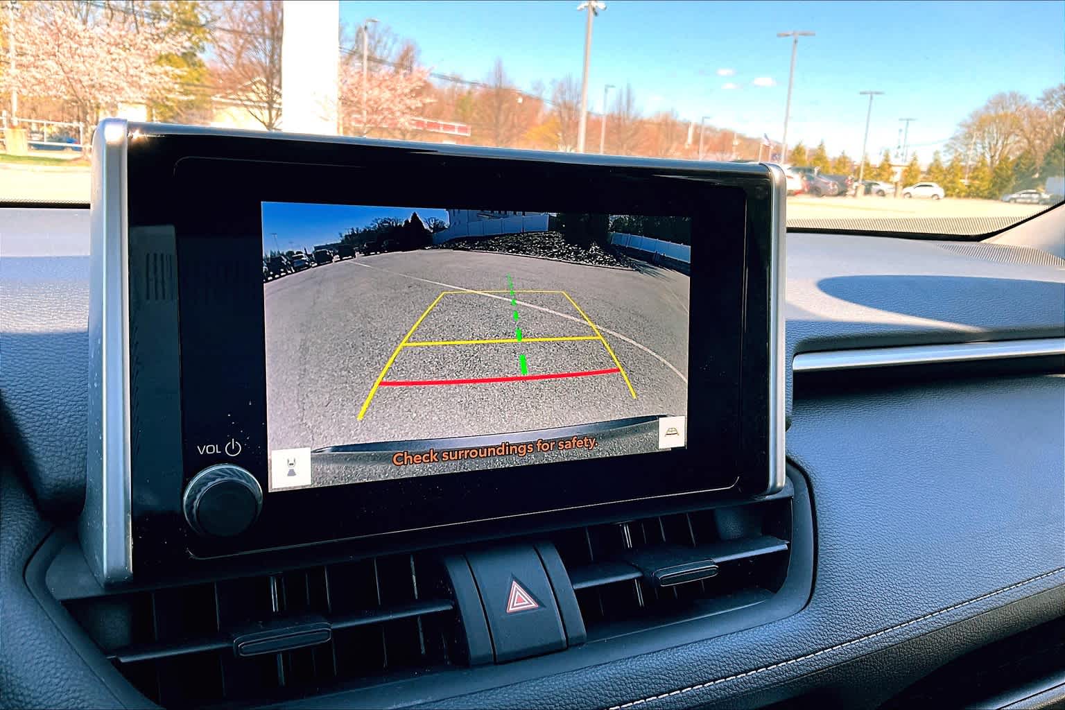 2024 Toyota RAV4 XLE - Photo 19