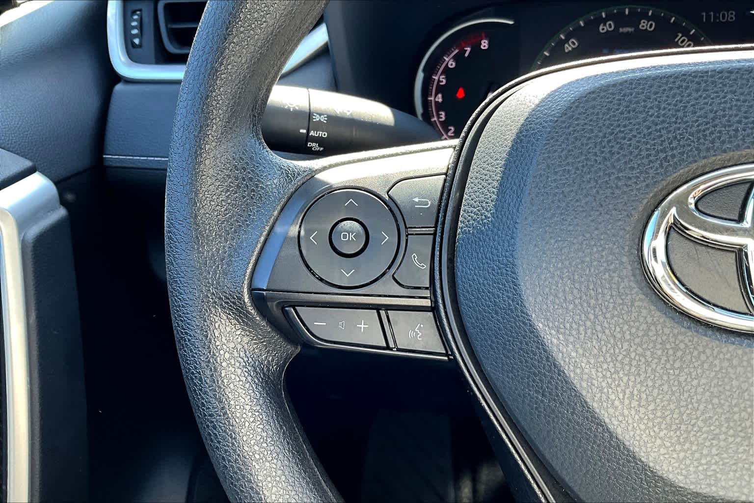 2024 Toyota RAV4 XLE - Photo 23
