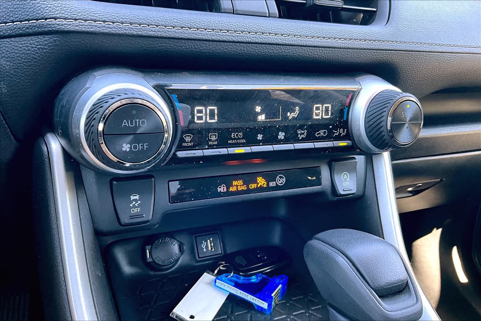 2024 Toyota RAV4 XLE - Photo 26