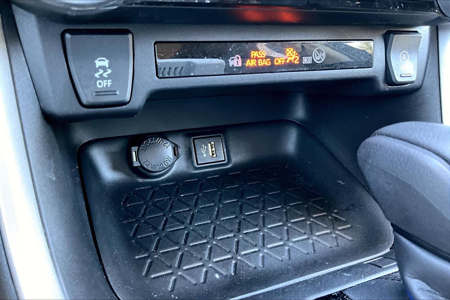 2024 Toyota RAV4 XLE - Photo 27