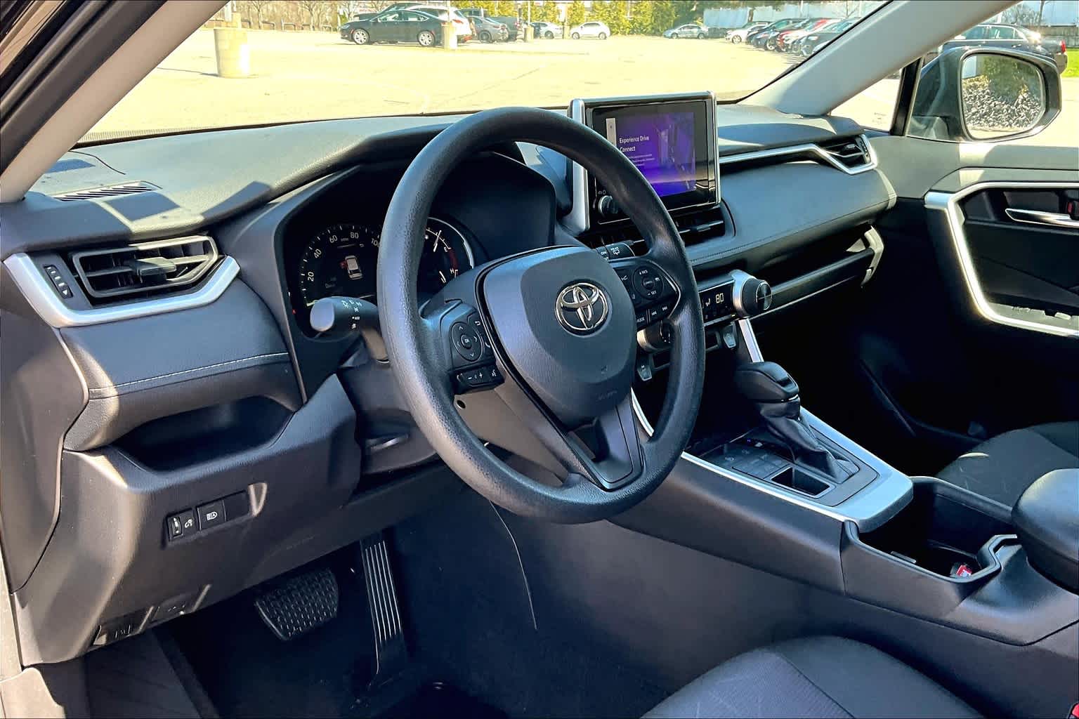 2024 Toyota RAV4 XLE - Photo 8