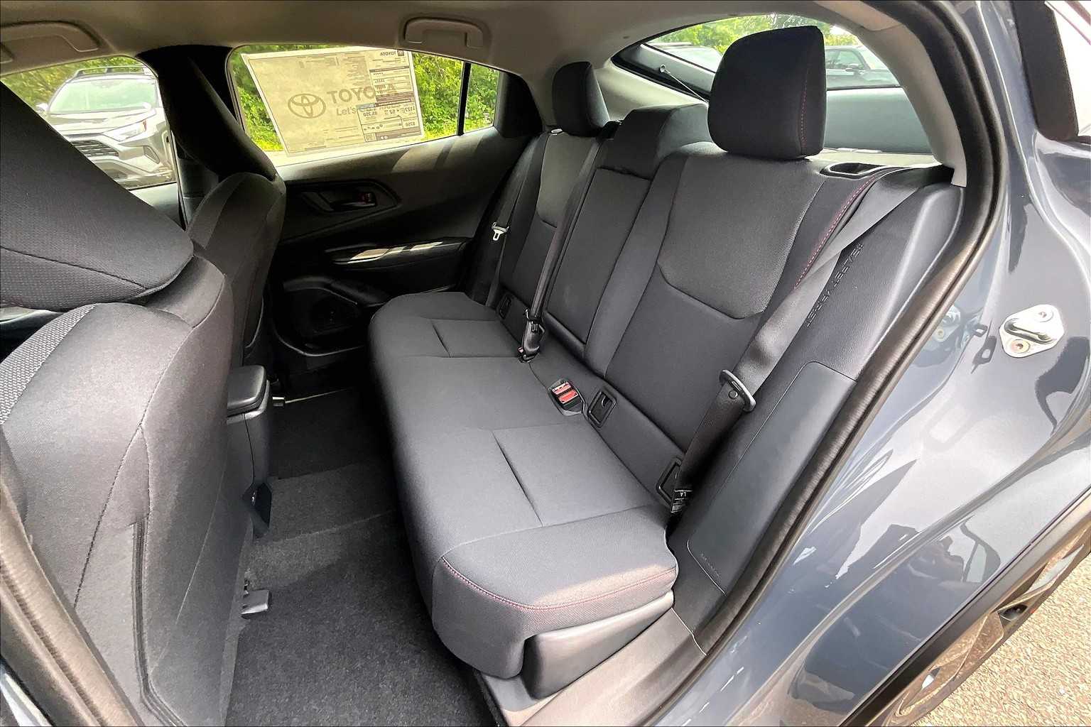 2025 Toyota Prius Plug-In Hybrid SE - Photo 15