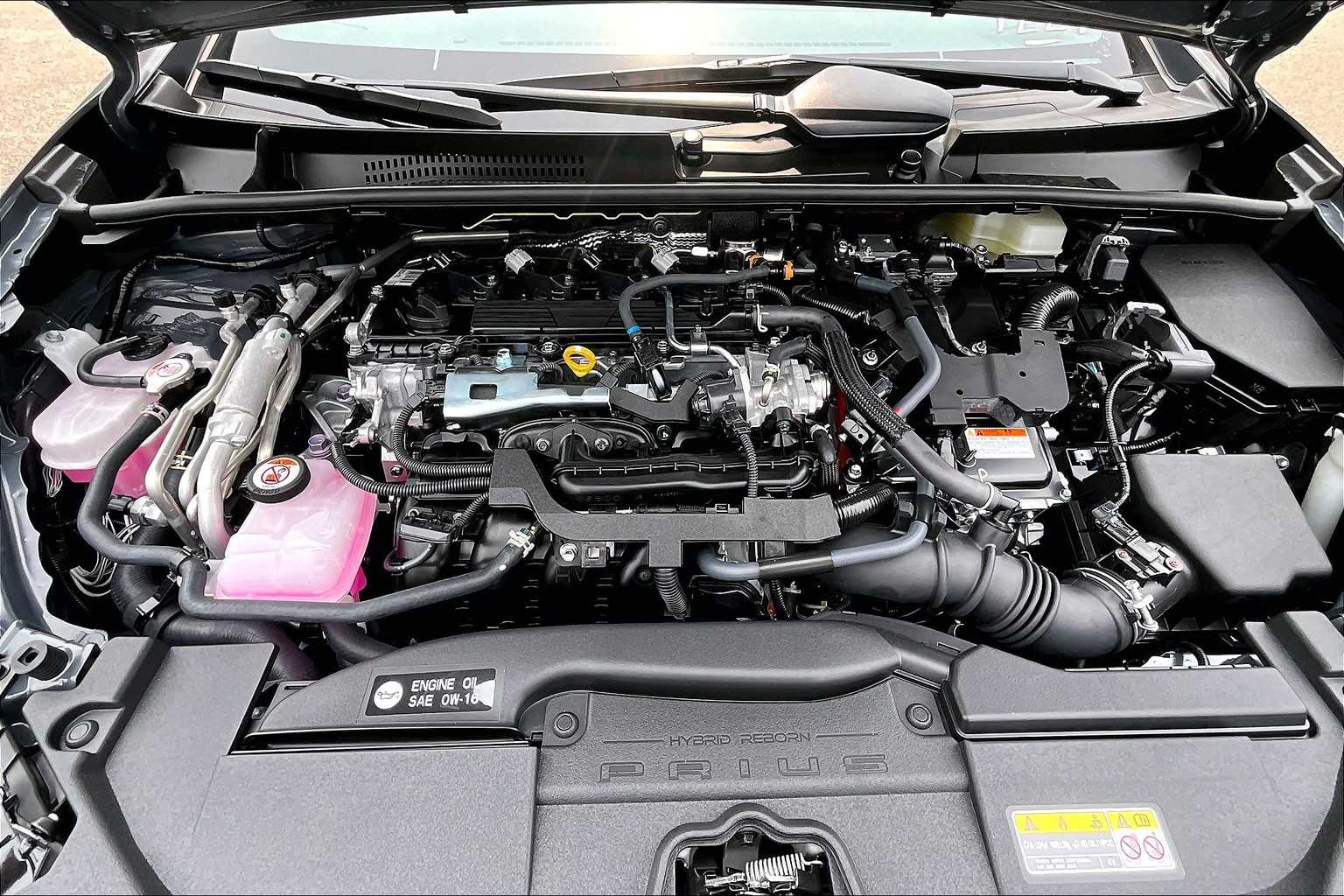 2025 Toyota Prius Plug-In Hybrid SE - Photo 16