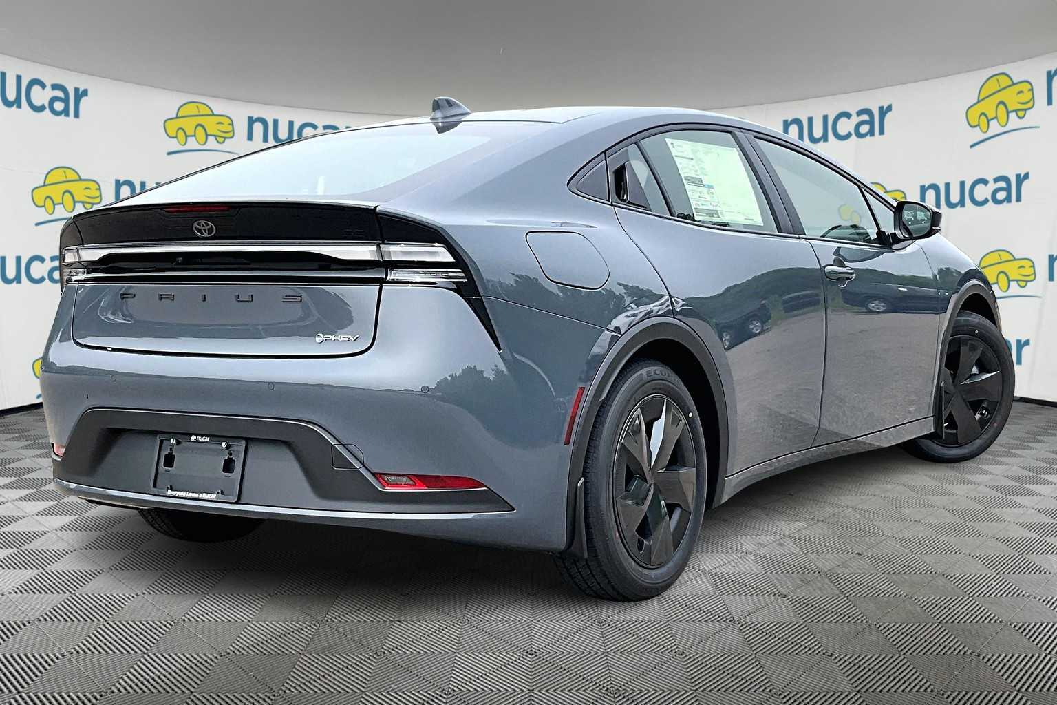 2025 Toyota Prius Plug-In Hybrid SE - Photo 7