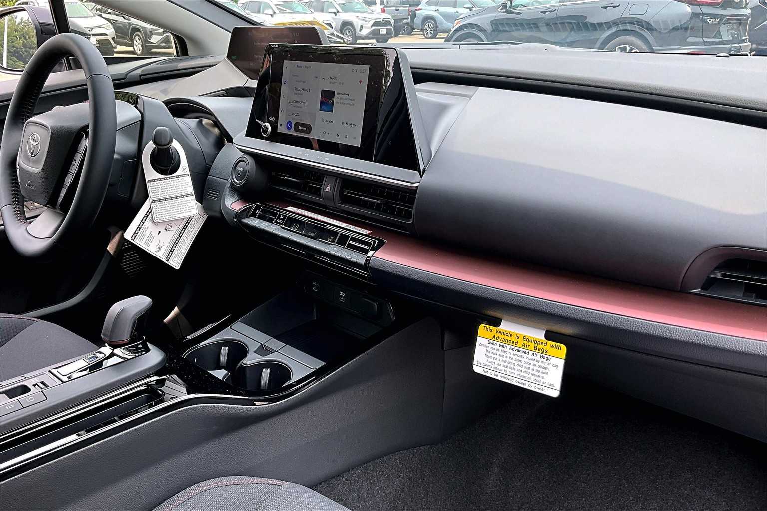 2025 Toyota Prius Plug-In Hybrid SE - Photo 10
