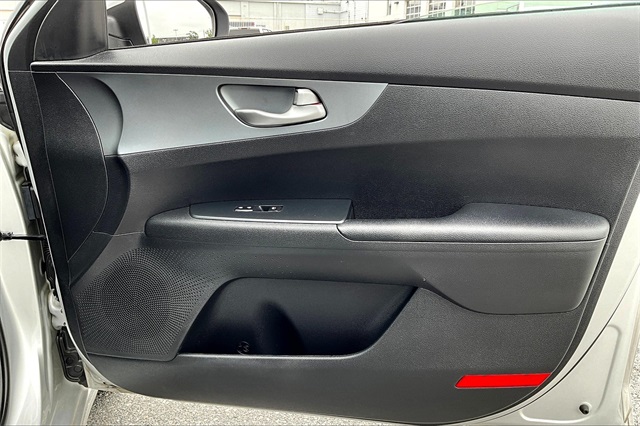 2021 Kia Forte LXS - Photo 12