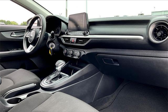 2021 Kia Forte LXS - Photo 13
