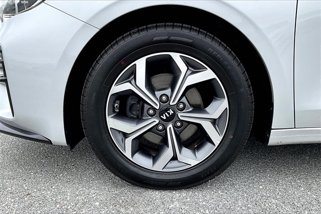 2021 Kia Forte LXS - Photo 7