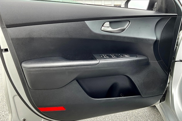 2021 Kia Forte LXS - Photo 9