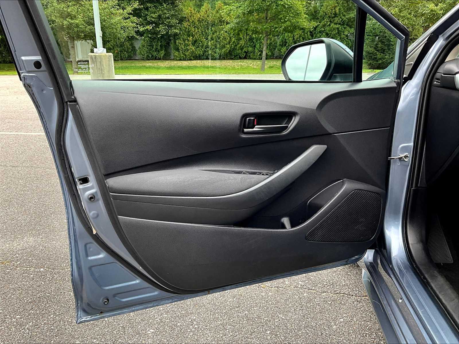 2022 Toyota Corolla LE - Photo 9