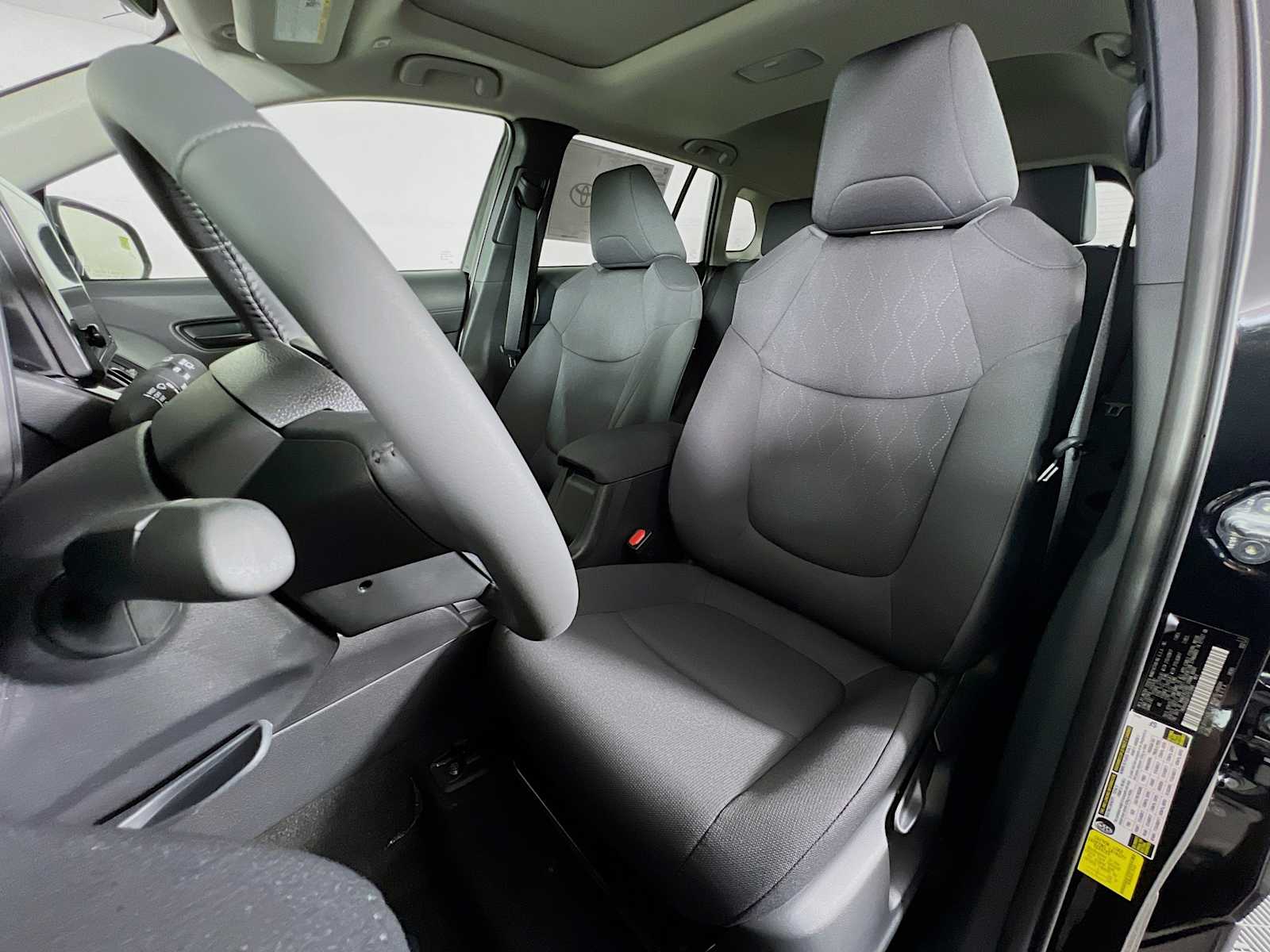 2026 Toyota Corolla Cross LE - Photo 12