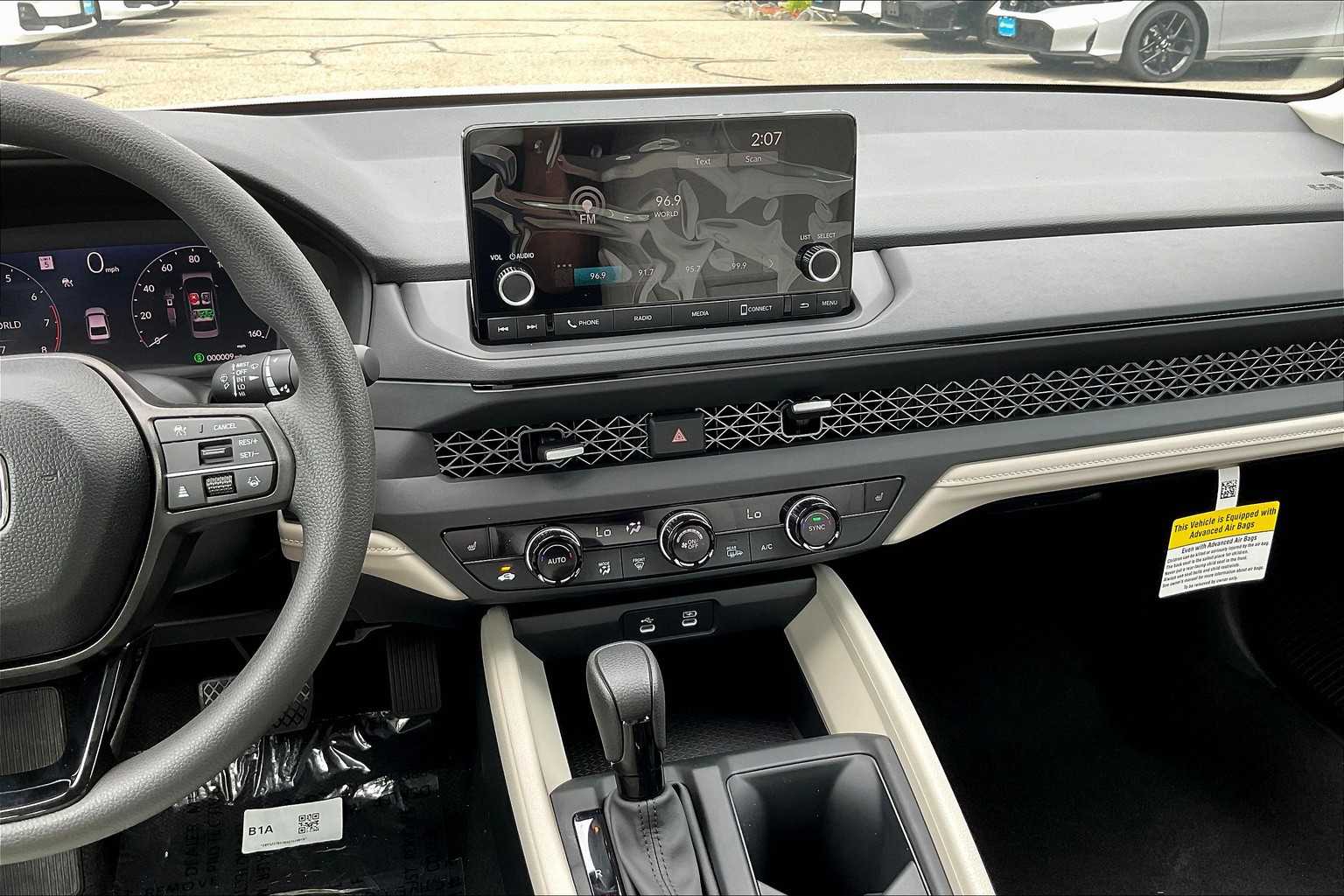 2025 Honda Accord SE - Photo 13