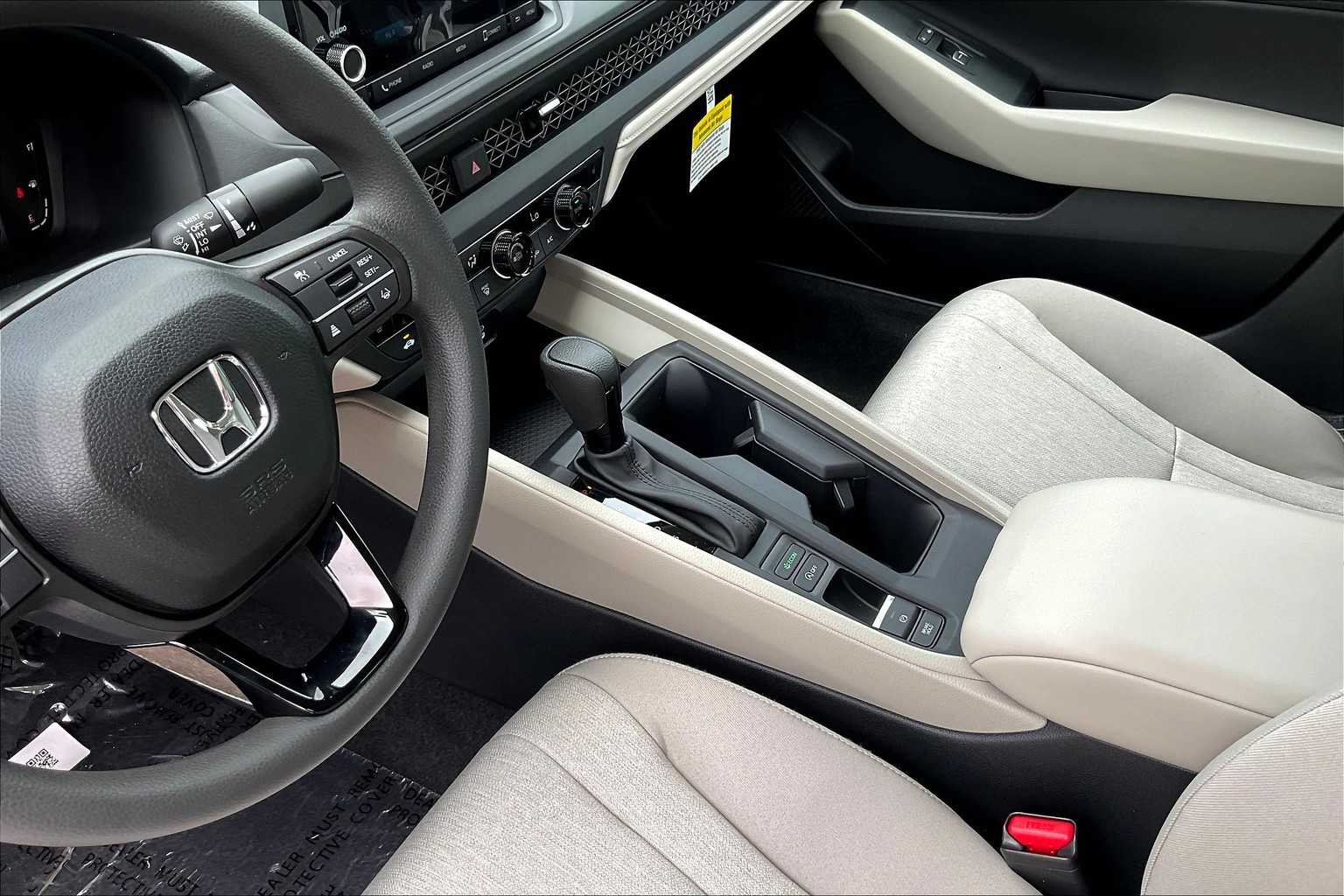 2025 Honda Accord SE - Photo 14